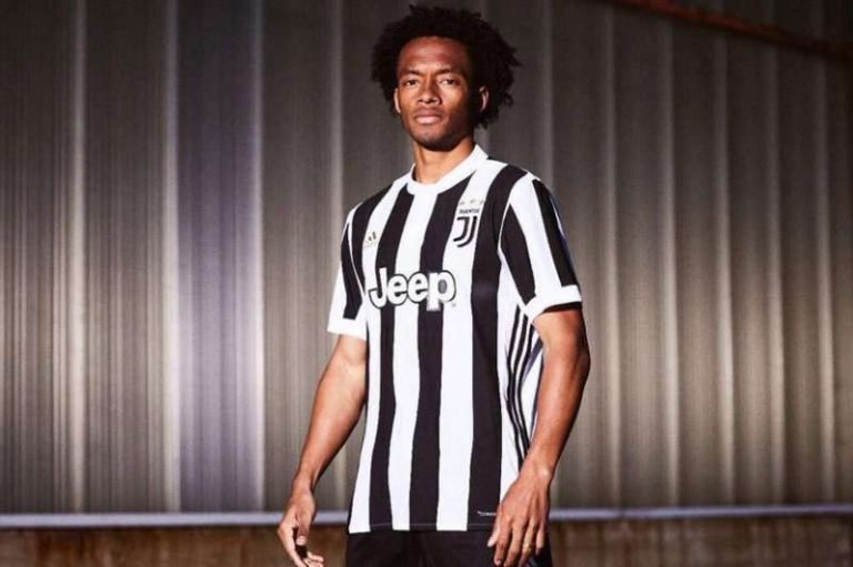 J.G. Cuadrado revela por error la nueva camisa de la Juventus