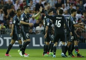 Real Madrid golea 0-4 al Granada y continúa firme en la lucha por el título