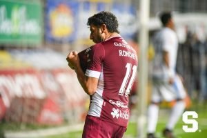 Saprissa goleó a Limón FC 4-1 y se niega a perder la cuadrangular