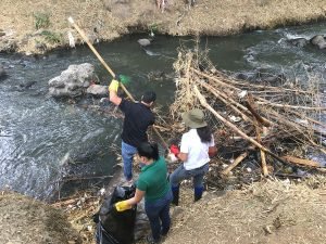Con jornada de limpieza en Río Torres, voluntarios conmemoran Día Mundial del Agua