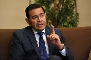 Comediante Morales toma amplia ventaja en elección presidencial de Guatemala