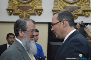 Jefe de fracción del Frente Amplio pide disculpas por votar por Celso Gamboa