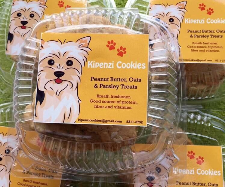 Joven vende galletas artesanales para perros para viajar a Tanzania a realizar voluntariado