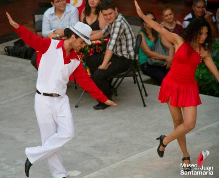 “Teatro al mediodía” presenta un espectáculo didáctico de swing criollo, patrimonio inmaterial costarricense