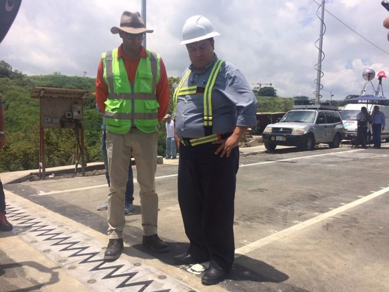 Presidente Solís ordena desde Ecuador abrir el Puente Alfredo González Flores