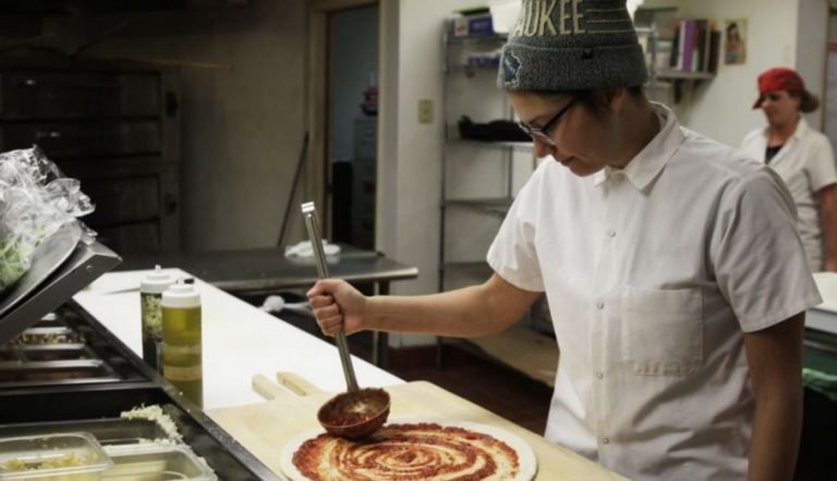 Los jóvenes viven peor que sus padres en EE.UU., excepto los latinos