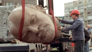 Del bosque al museo: La cabeza de Lenin vuelve a ver la luz en Berlín