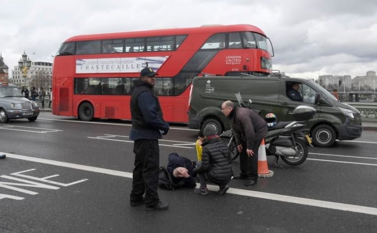 Dos muertos y varios heridos tras tiroteo frente al Parlamento británico