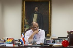 Informe advierte a diputados que no pueden llevar a comparecer al Presidente