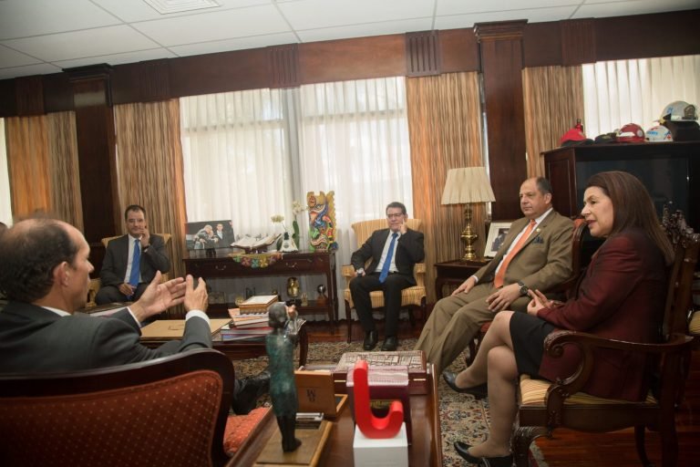 Universidades públicas de Costa Rica y Francia reconocerán mutuamente sus títulos