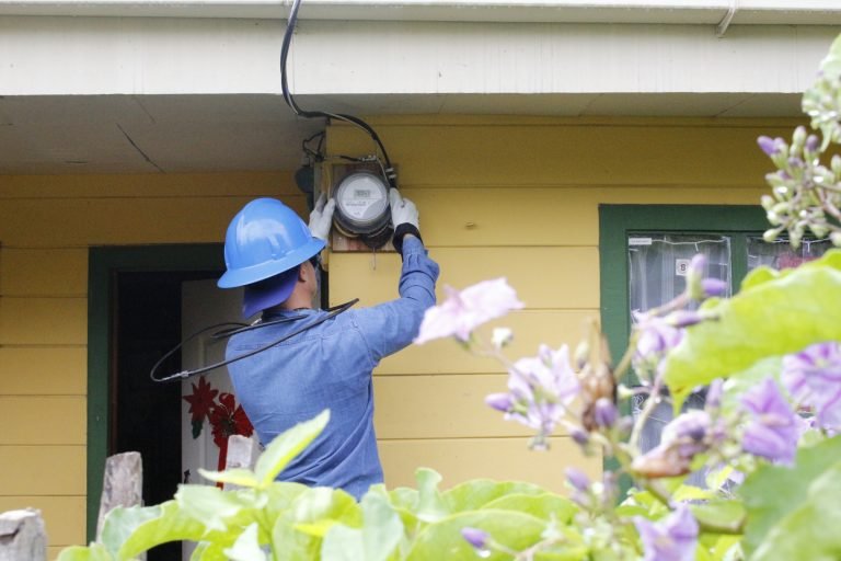 Aresep aprobó rebaja en electricidad