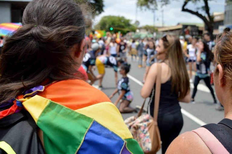 Colegio de Psicólogos: La homosexualidad no es una enfermedad y por ende no hay “curas”