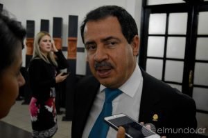 Diputado propone condicionar recursos para educación al cumplimiento de objetivos y metas