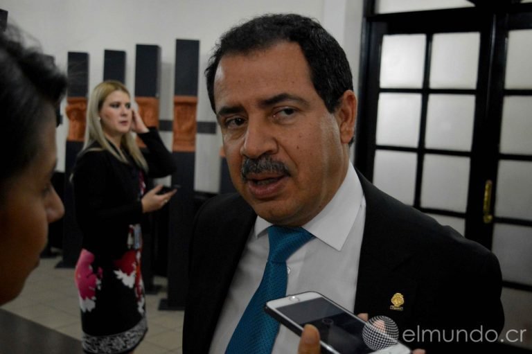 Diputado propone condicionar recursos para educación al cumplimiento de objetivos y metas