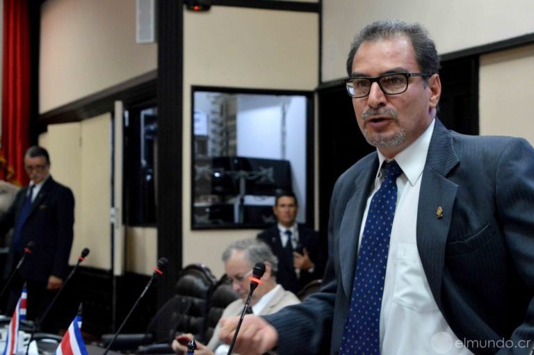 Diputado del PAC anuncia bloqueo absoluto a proyecto para ordenar pluses salariales