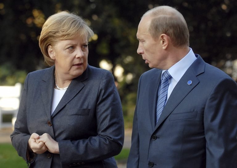 Merkel afirma que conversaciones con Putin sobre Siria fueron “duras”