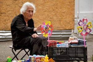 Más de la mitad de las personas mayores de América Latina y el Caribe no recibe una pensión de un sistema contributivo