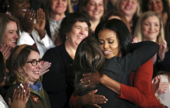 Michelle Obama dedica a jóvenes último discurso público