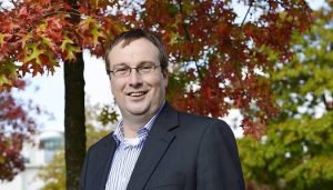 Verdes acusan a Merkel de fracaso en introducción de autos eléctricos