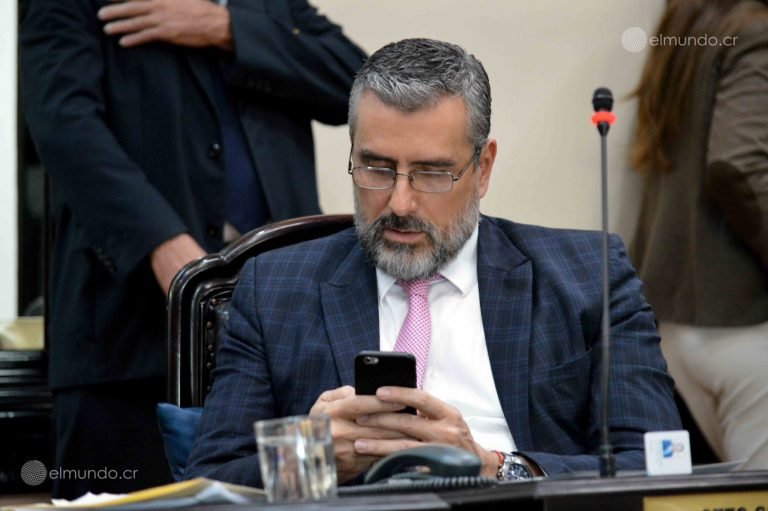 Otto Guevara: “Por fin se aprobó la Ley que penaliza el maltrato animal”