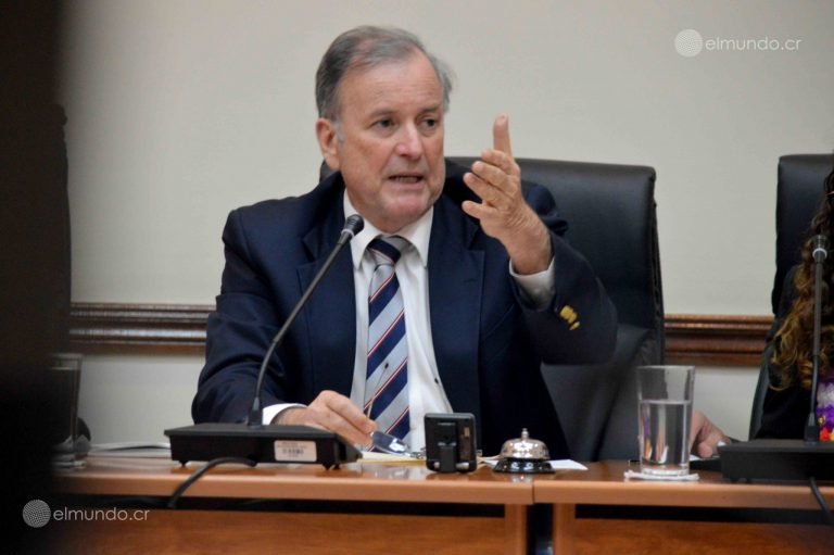 Ottón Solís a viceministra: “Decir que son víctimas, ofende a los costarricenses”