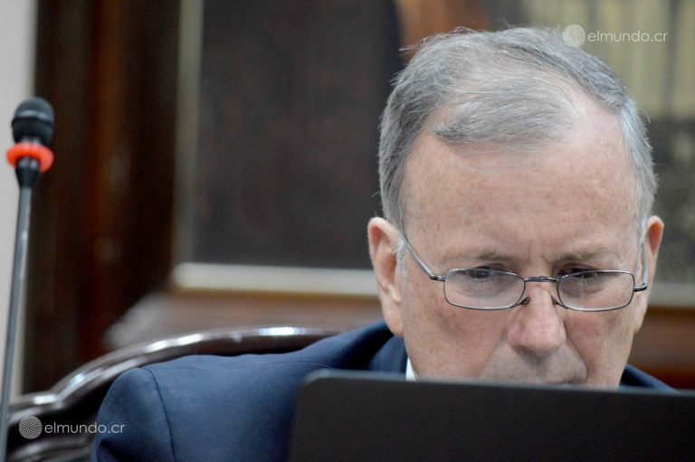 Diputados del PAC apoyarán aspiraciones de Ottón Solís para presidir el Congreso