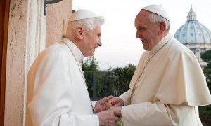 El papa Francisco y papa emérito, juntos en ceremonia el 28 de junio