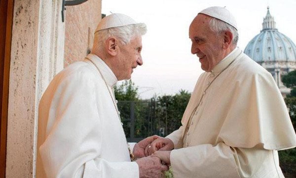 El papa Francisco y papa emérito, juntos en ceremonia el 28 de junio
