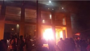 Queman Congreso Nacional de Paraguay por aprobación de enmienda para permitir la reelección