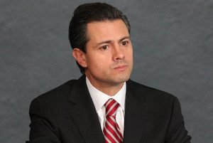 Peña Nieto cambia siete ministros y jefe de seguridad a medio mandato