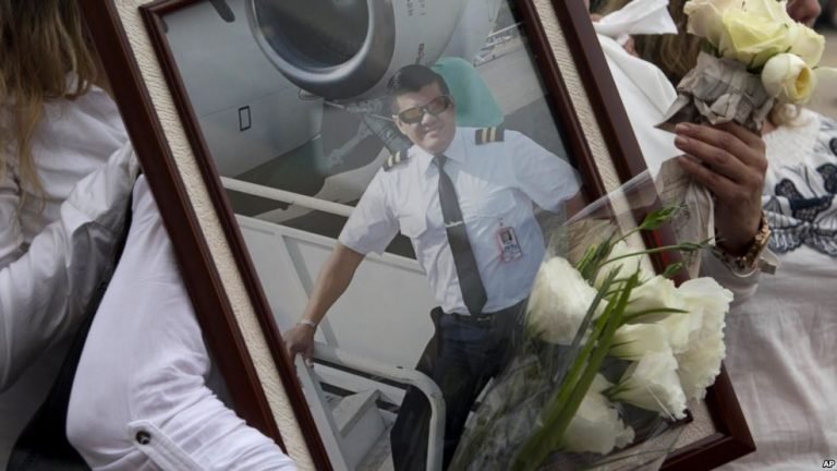 Piloto de avión donde murieron jugadores del Chapecoense tenía orden de captura