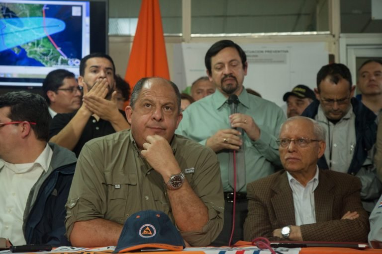 Solís convoca al Centro de Operaciones de Emergencias, mientras el sistema de baja presión se fortalece