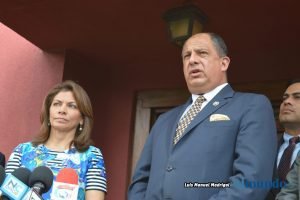 Chinchilla se compara con Solís en el tema de tiburones