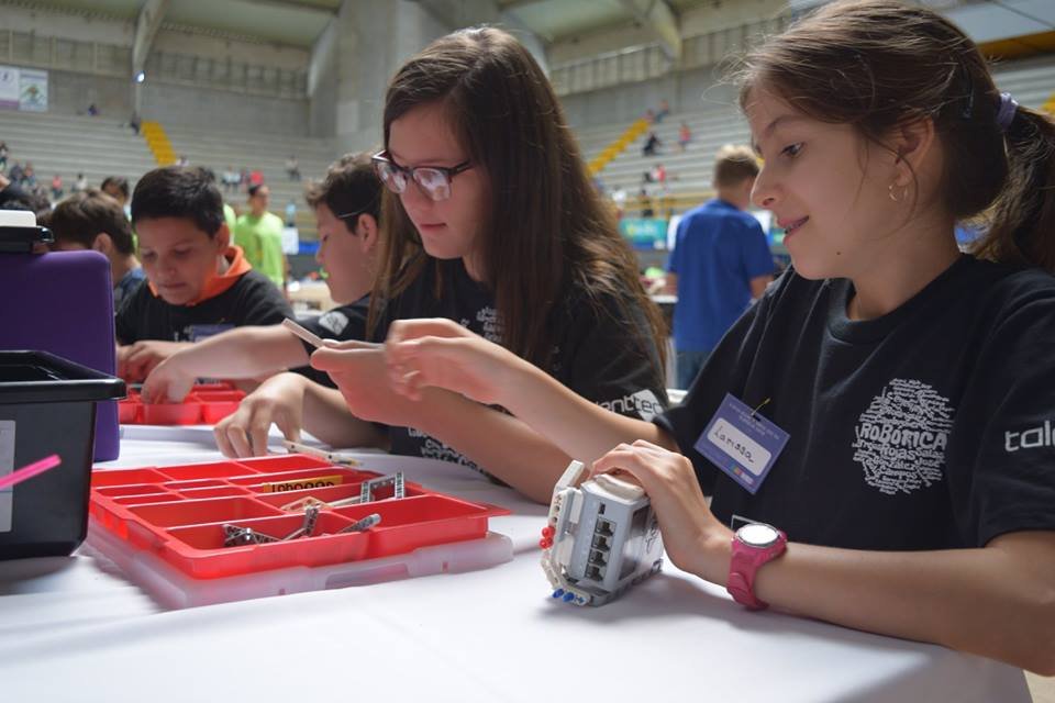 10 ticos representarán al país en Olimpiada Mundial de Robótica