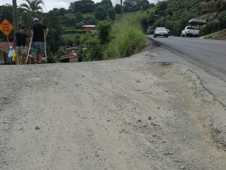 CONAVI recibe obra pública defectuosa