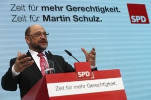 Sondeo: Socialdemócratas superan por primera vez en años a CDU Merkel