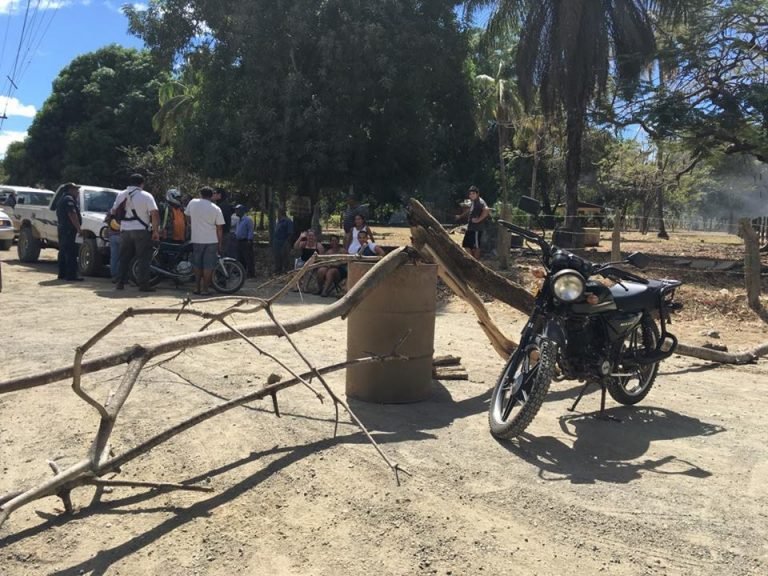 Vecinos de San Blas de Carrillo bloquean vías por promesas incumplidas del Gobierno