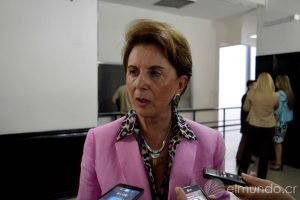 Diputada pide convocar proyecto que prohibe referéndums sobre derechos humanos