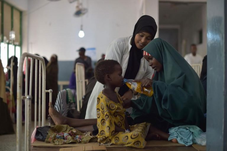 Aumentan casos de desnutrición aguda y cólera entre niños en Somalia