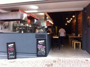 Restaurante Tenedor Argentino ofrece disculpas tras discriminar a pareja gay