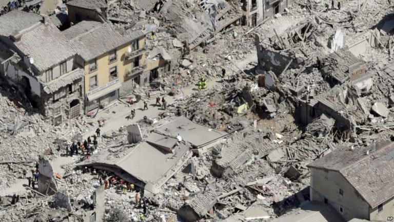 Ascienden a 250 las personas fallecidas en Italia tras fuerte terremoto