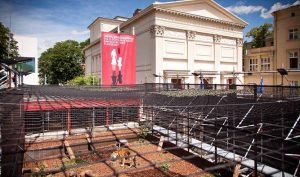 Revuelo por polémica instalación “Refugiados como comida” en Berlín