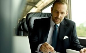 Trabajar en el tren: Cada vez más empresas dan acceso móvil a su red