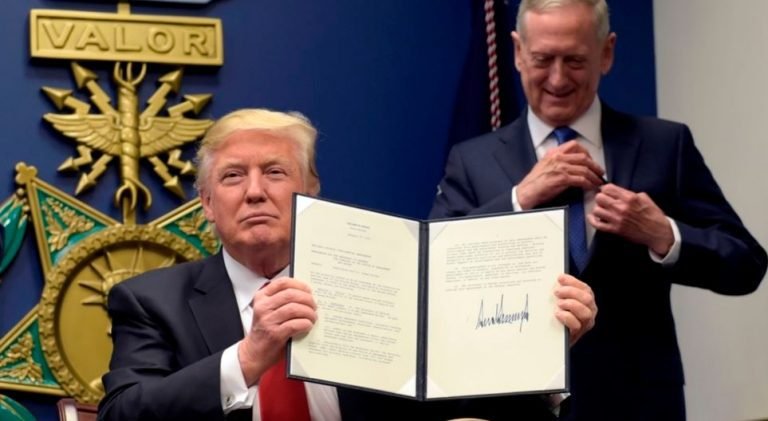 Trump firmará nueva prohibición de viajes el lunes