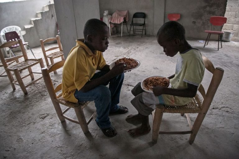 UNICEF: Niños haitianos continúan en situación desesperada tras el paso del huracán
