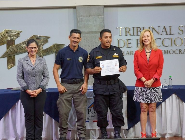 Unidades Caninas cuentan con nuevos guías e instructores certificados