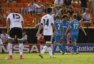 Hulk y Witsel amargan el regreso del Valencia a la Liga de Campeones