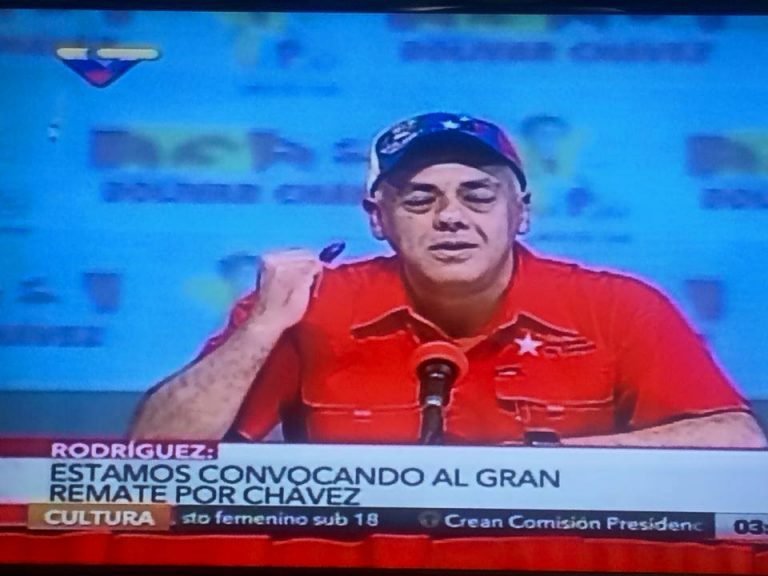 Laura Chinchilla denuncia que en Venezuela medios de comunicación “llaman sin pudor” a votar por partido del Gobierno