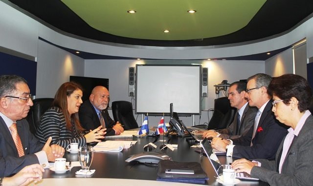 Costa Rica analiza con Honduras posibilidad de retorno al SICA