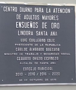 Diputada increpa al Gobierno por placa con el nombre del Presidente Solís en obra pública